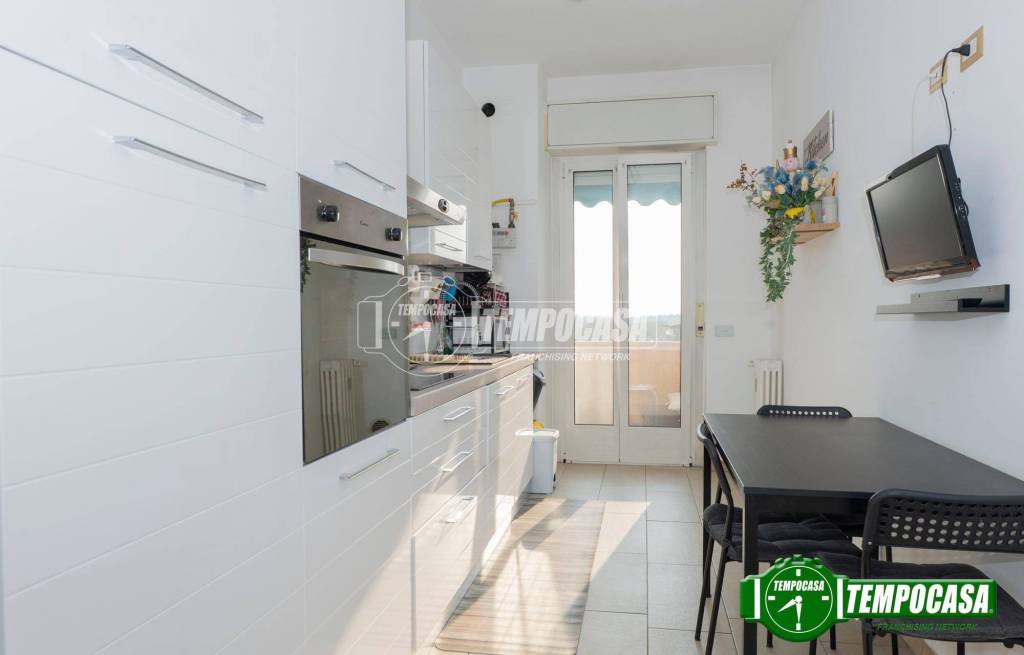 appartamento in vendita a Cesano Boscone in zona Villaggio Giardino
