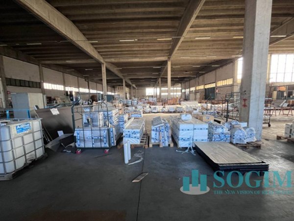 capannone in vendita a Cesano Boscone