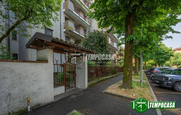 appartamento in vendita a Cesano Boscone in zona Villaggio Giardino