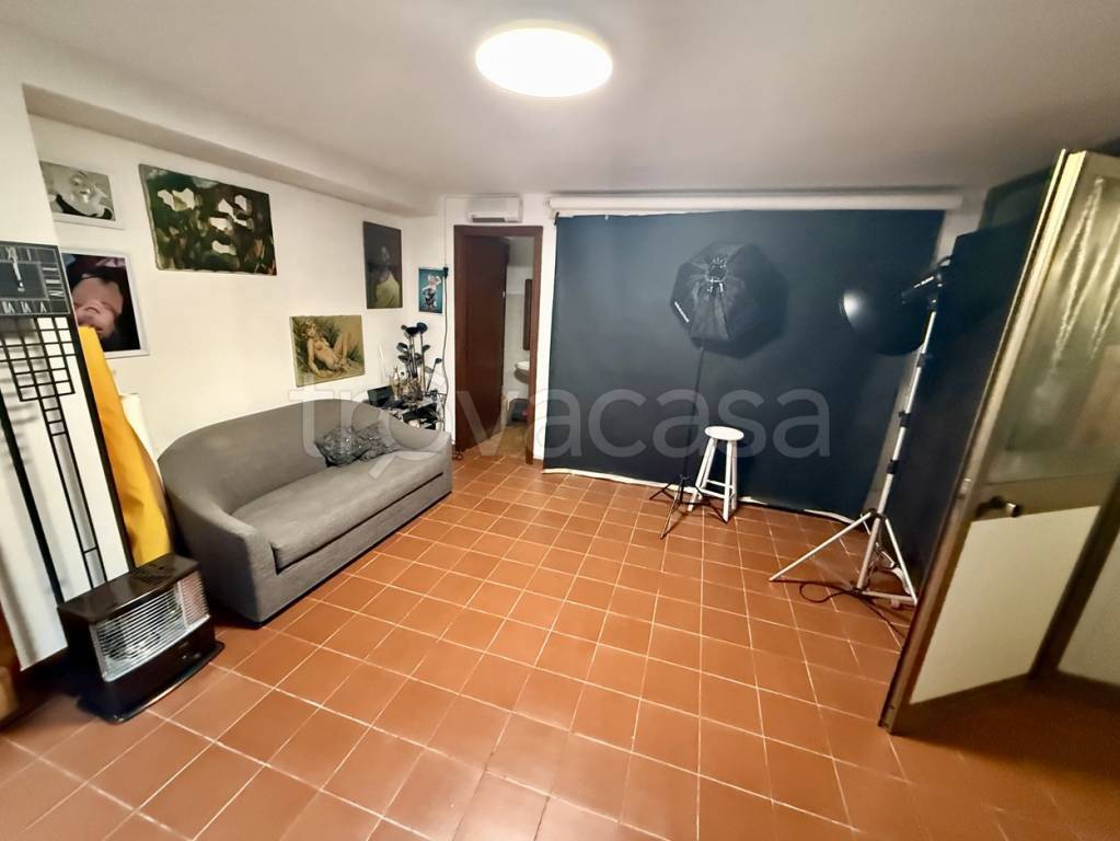 appartamento in vendita a Cesano Boscone in zona Villaggio Giardino