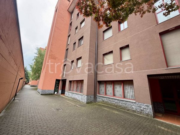 appartamento in vendita a Cesano Boscone in zona Villaggio Giardino