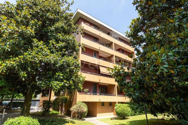 appartamento in vendita a Cesano Boscone in zona Villaggio Giardino