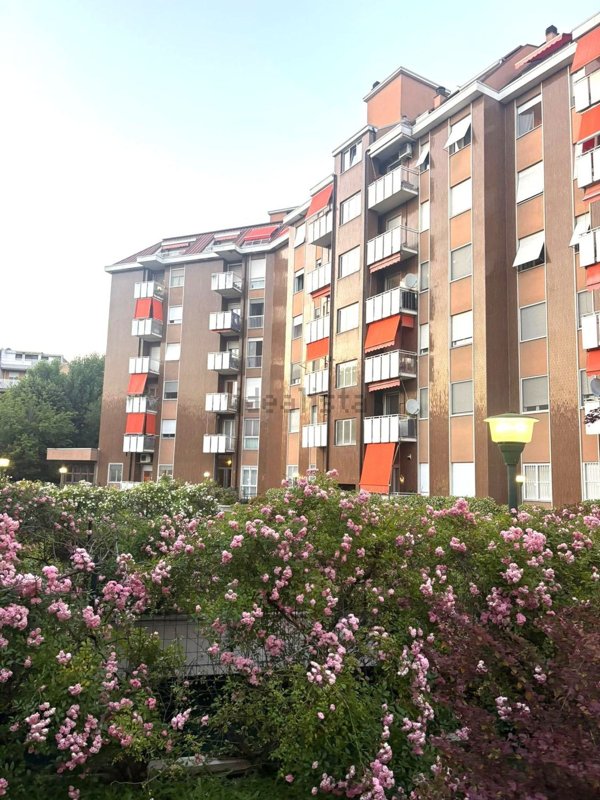 appartamento in vendita a Cesano Boscone in zona Villaggio Giardino