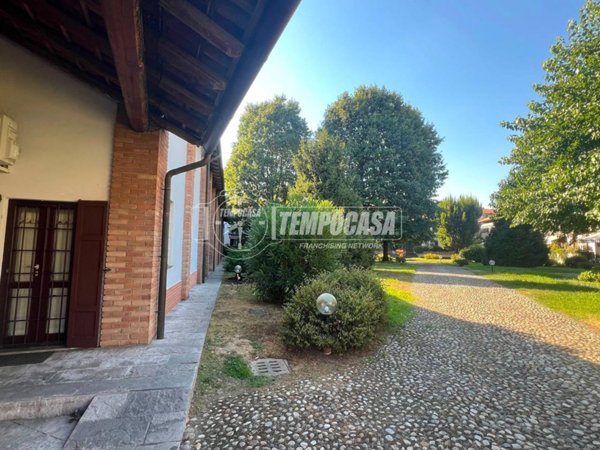 appartamento in vendita a Cesano Boscone in zona Villaggio Giardino