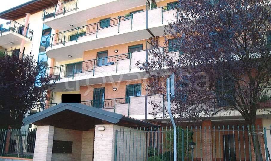appartamento in vendita a Cesano Boscone in zona Villaggio Giardino