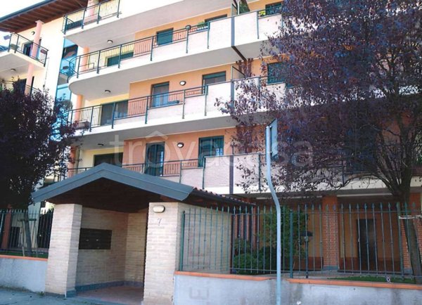 appartamento in vendita a Cesano Boscone in zona Villaggio Giardino