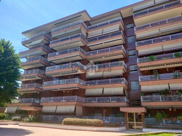 appartamento in vendita a Cesano Boscone in zona Villaggio Giardino