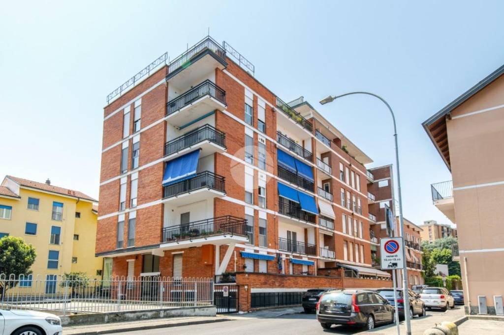 appartamento in vendita a Cesano Boscone in zona Villaggio Giardino