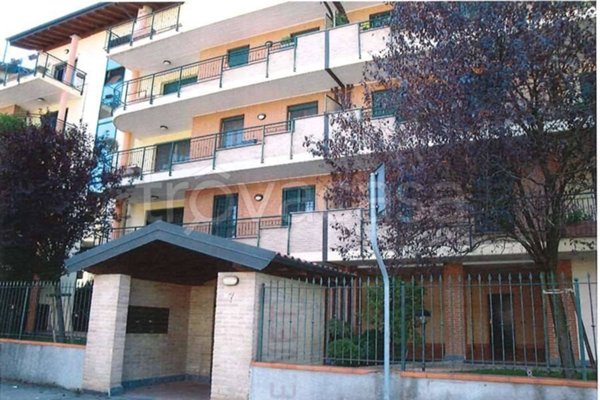 appartamento in vendita a Cesano Boscone in zona Villaggio Giardino