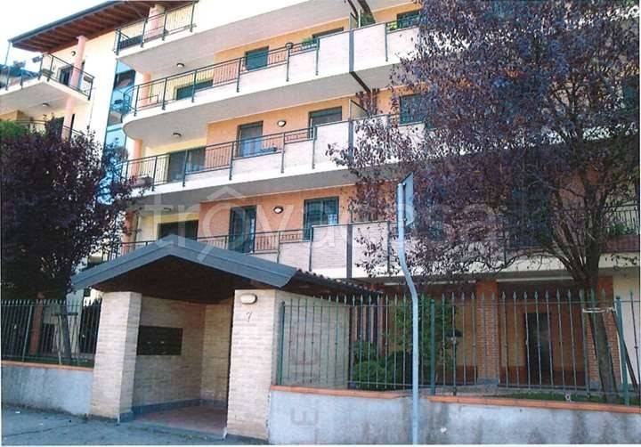 appartamento in vendita a Cesano Boscone in zona Villaggio Giardino