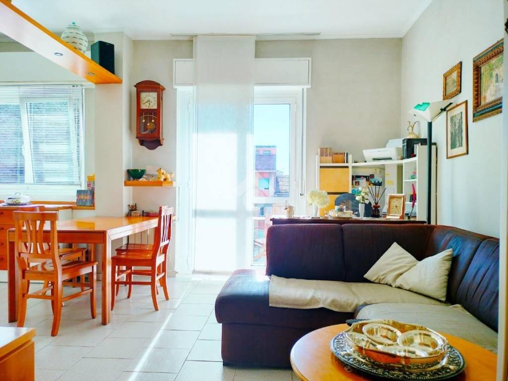appartamento in vendita a Cesano Boscone in zona Villaggio Giardino