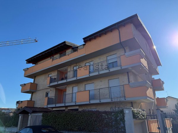 appartamento in vendita a Cesano Boscone in zona Villaggio Giardino