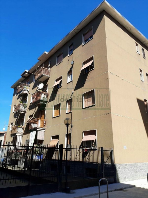 appartamento in vendita a Cesano Boscone in zona Villaggio Giardino