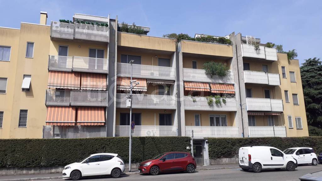 appartamento in vendita a Cesano Boscone in zona Villaggio Giardino