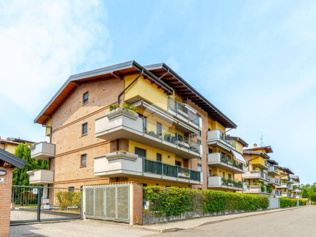 appartamento in vendita a Cesano Boscone in zona Villaggio Giardino