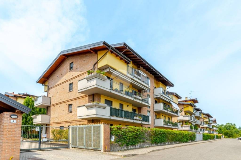 appartamento in vendita a Cesano Boscone in zona Villaggio Giardino