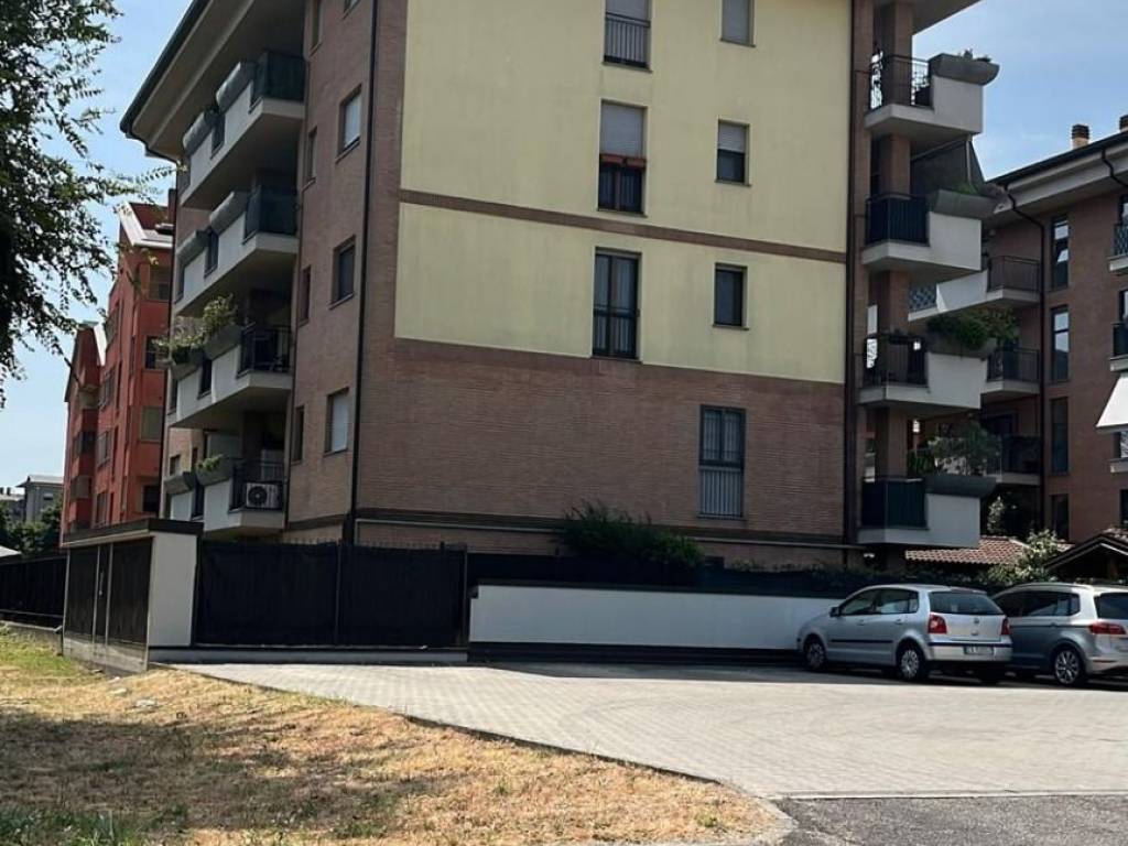 appartamento in vendita a Cesano Boscone in zona Villaggio Giardino