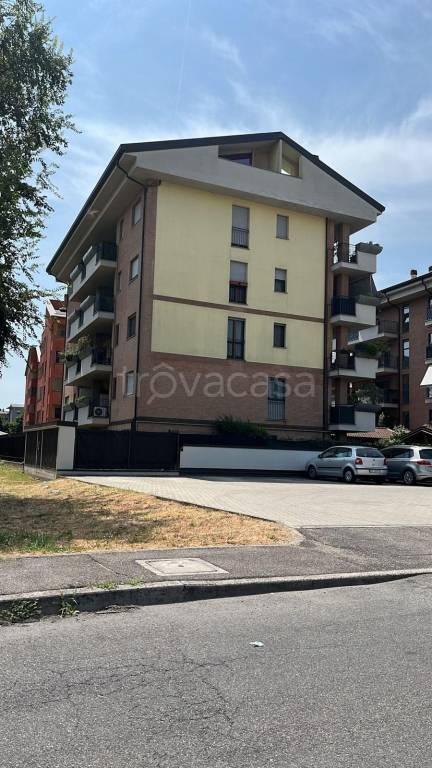 appartamento in vendita a Cesano Boscone in zona Villaggio Giardino