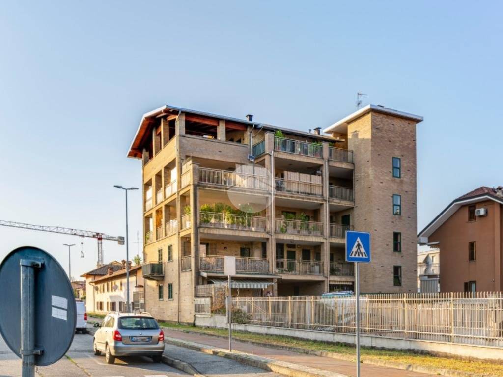 appartamento in vendita a Cesano Boscone in zona Villaggio Giardino