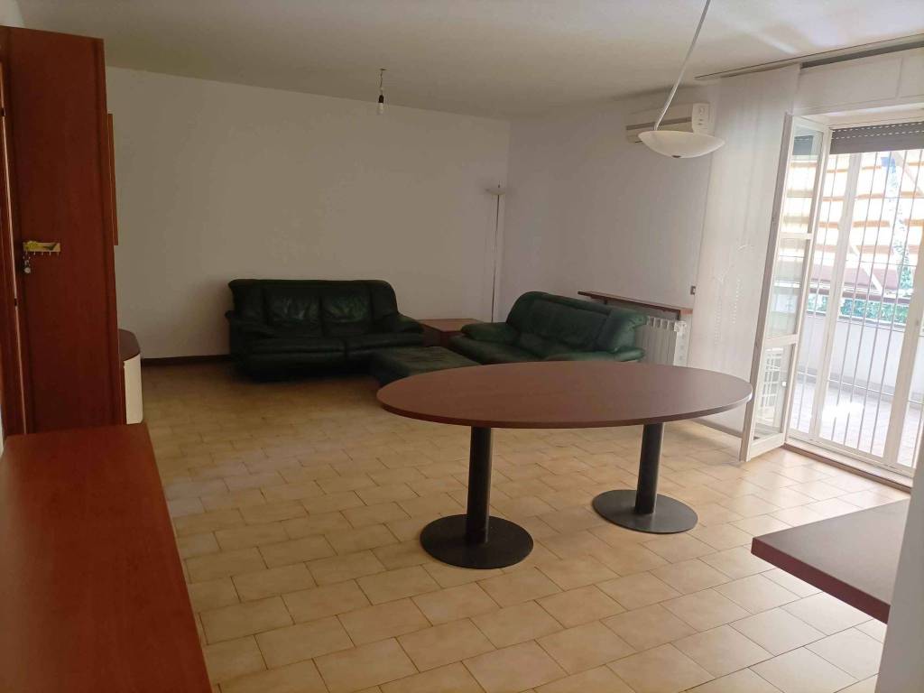 appartamento in vendita a Cesano Boscone in zona Villaggio Giardino