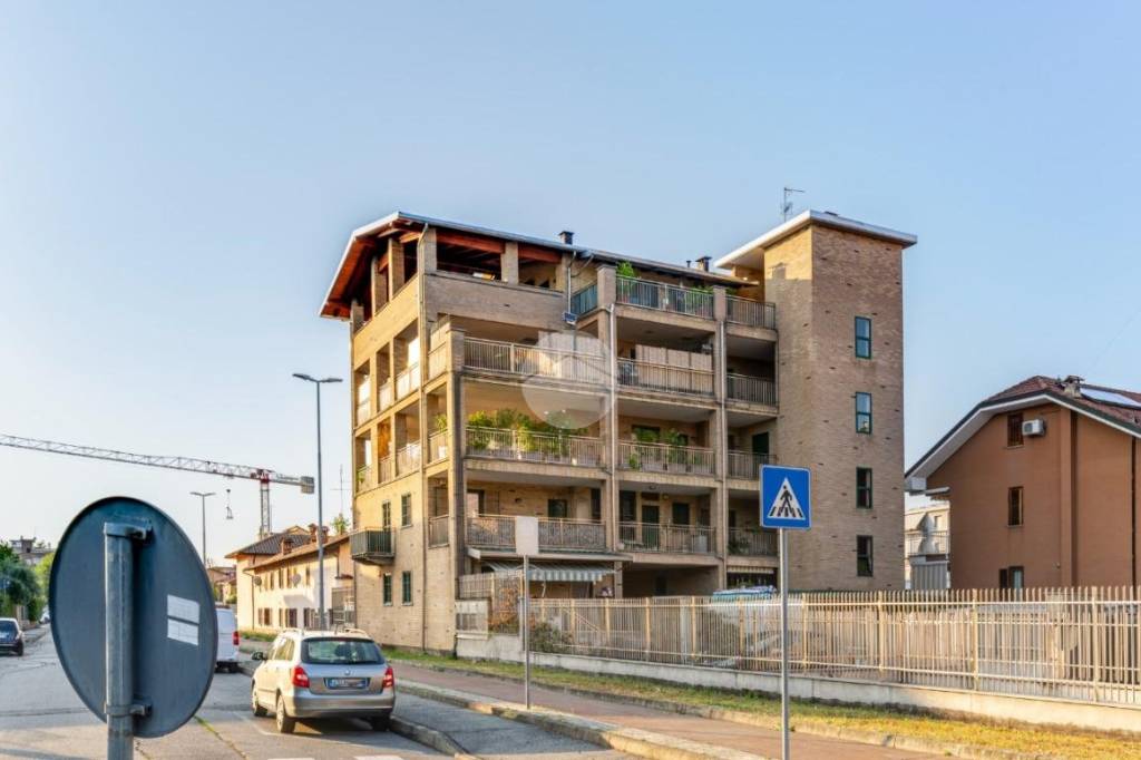 appartamento in vendita a Cesano Boscone in zona Villaggio Giardino