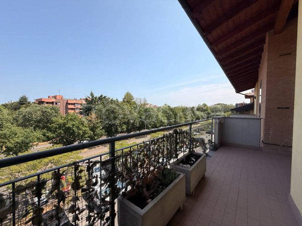appartamento in vendita a Cesano Boscone in zona Villaggio Giardino