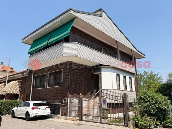 casa indipendente in vendita a Cesano Boscone in zona Villaggio Giardino