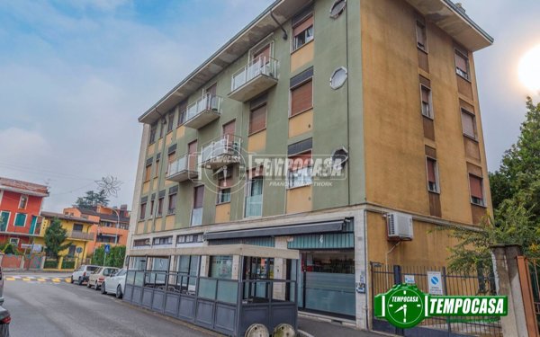 appartamento in vendita a Cesano Boscone in zona Villaggio Giardino