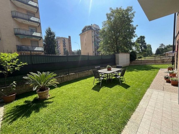 appartamento in vendita a Cesano Boscone in zona Villaggio Giardino
