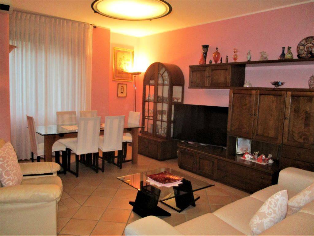 appartamento in vendita a Cesano Boscone in zona Villaggio Giardino