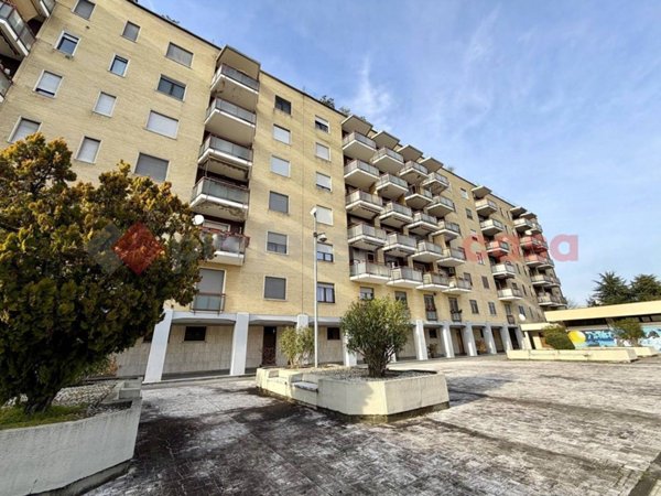 appartamento in vendita a Cesano Boscone in zona Villaggio Giardino