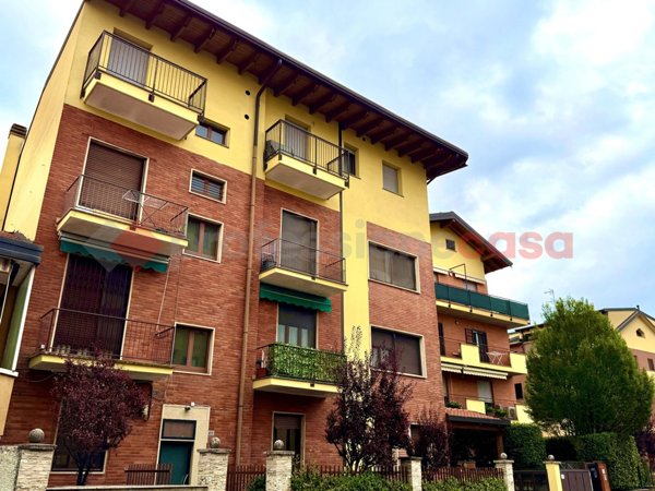 appartamento in vendita a Cesano Boscone in zona Villaggio Giardino