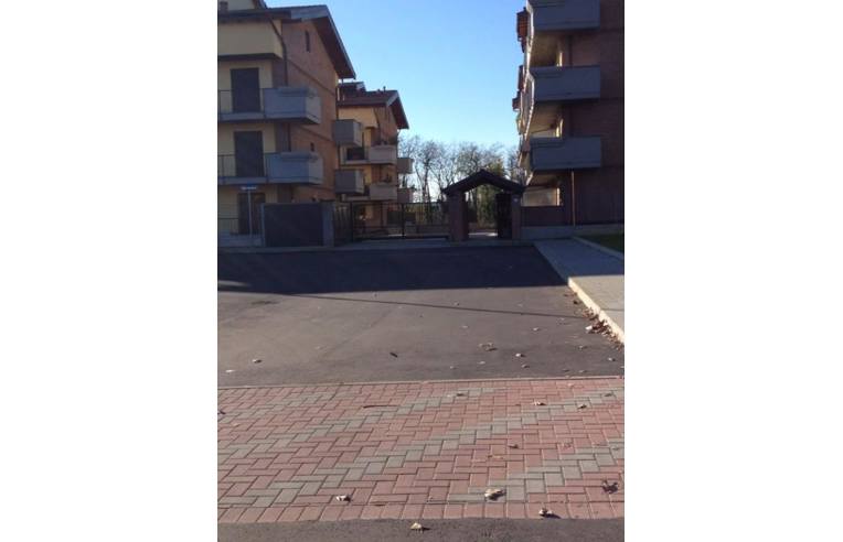 box auto in vendita a Cesano Boscone in zona Villaggio Giardino