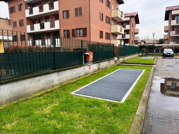 box auto in vendita a Cesano Boscone in zona Villaggio Giardino