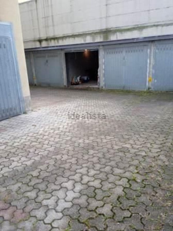 box auto in vendita a Cesano Boscone in zona Villaggio Giardino