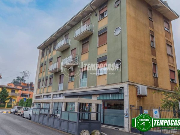 appartamento in vendita a Cesano Boscone in zona Villaggio Giardino