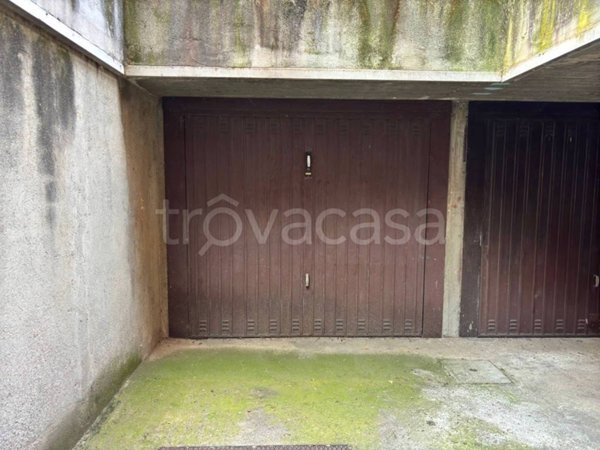 box auto in vendita a Cesano Boscone in zona Villaggio Giardino