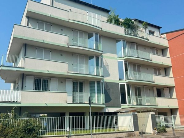appartamento in vendita a Cesano Boscone in zona Villaggio Giardino