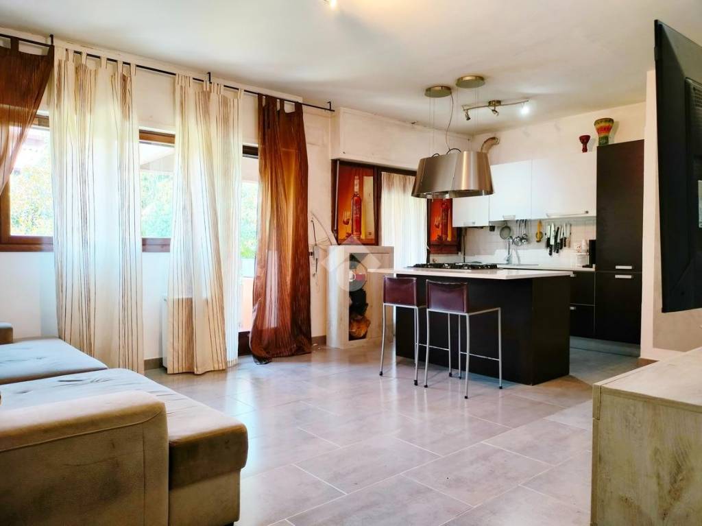 appartamento in vendita a Cesano Boscone in zona Villaggio Giardino