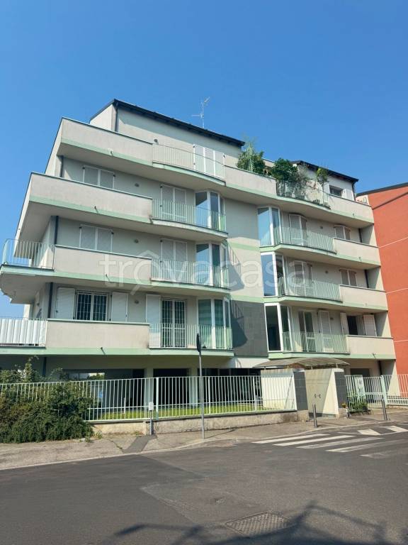 appartamento in vendita a Cesano Boscone in zona Villaggio Giardino