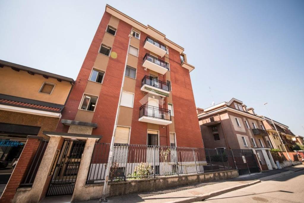appartamento in vendita a Cesano Boscone in zona Villaggio Giardino