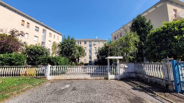 appartamento in vendita a Cesano Boscone in zona Villaggio Giardino