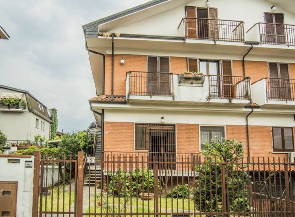 casa indipendente in vendita a Cesano Boscone in zona Villaggio Giardino
