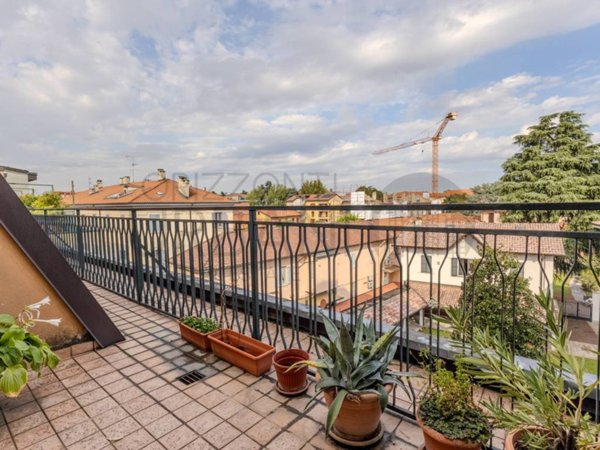 appartamento in vendita a Cesano Boscone in zona Villaggio Giardino