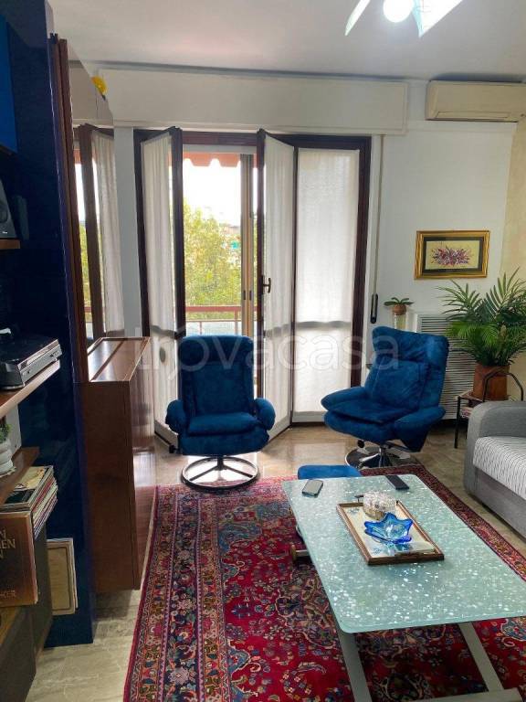 appartamento in vendita a Cesano Boscone in zona Villaggio Giardino