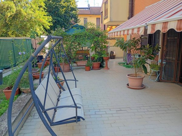appartamento in vendita a Cesano Boscone in zona Villaggio Giardino