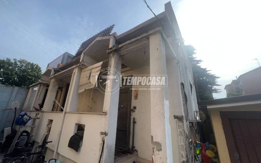 appartamento in vendita a Cesano Boscone in zona Villaggio Giardino