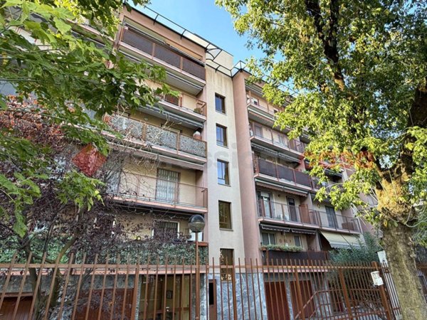 appartamento in vendita a Cesano Boscone in zona Villaggio Giardino