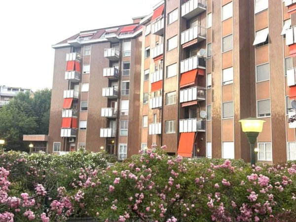 appartamento in vendita a Cesano Boscone in zona Villaggio Giardino