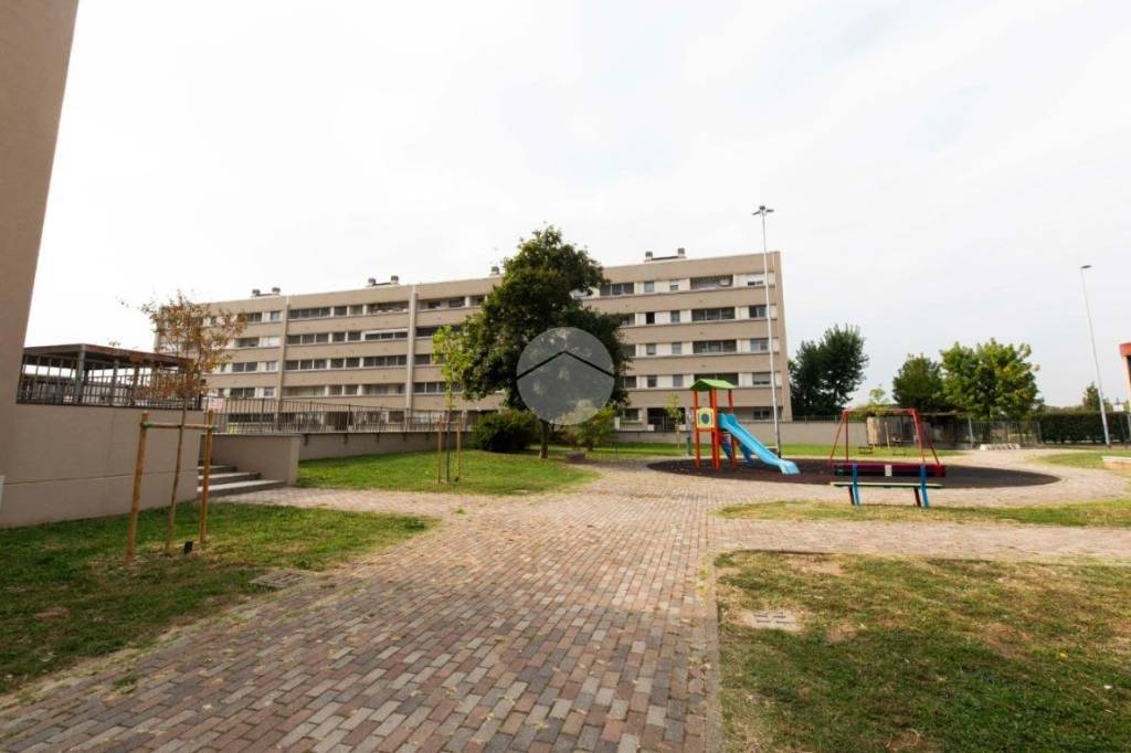 appartamento in vendita a Cesano Boscone in zona Villaggio Giardino